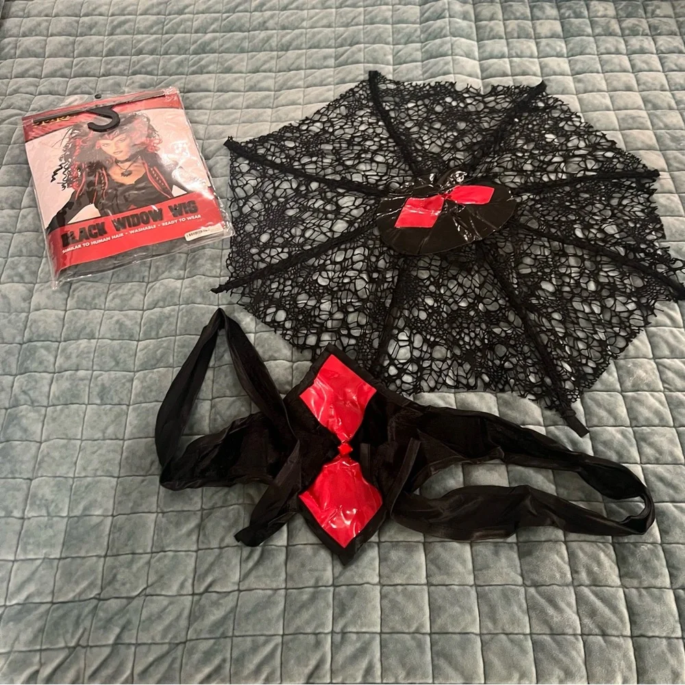 Vampire Black and Red Gothic Women's Costume - Picture 2 of 9